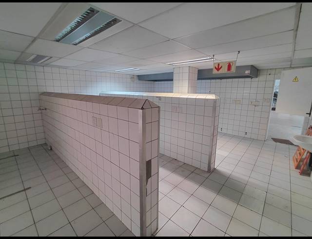 5,600M² OFFICE TO LET IN VORNA VALLEY